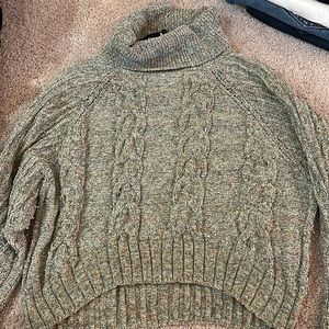 Cable knit cropped sweater green